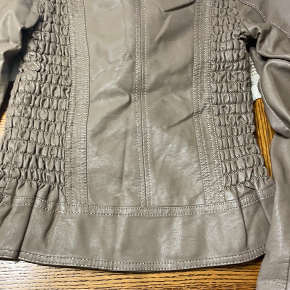 Jacket - Picture 6 of 6